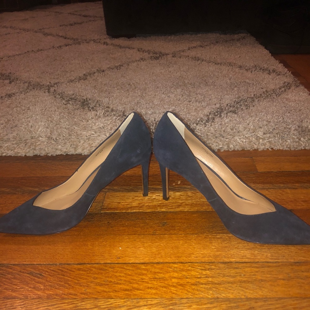 New Banana Republic navy Madison 12 hour pumps 8.5